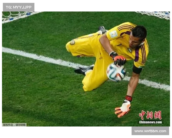扑点球守门员判断技巧三大关键要点助你提升扑救成功率
